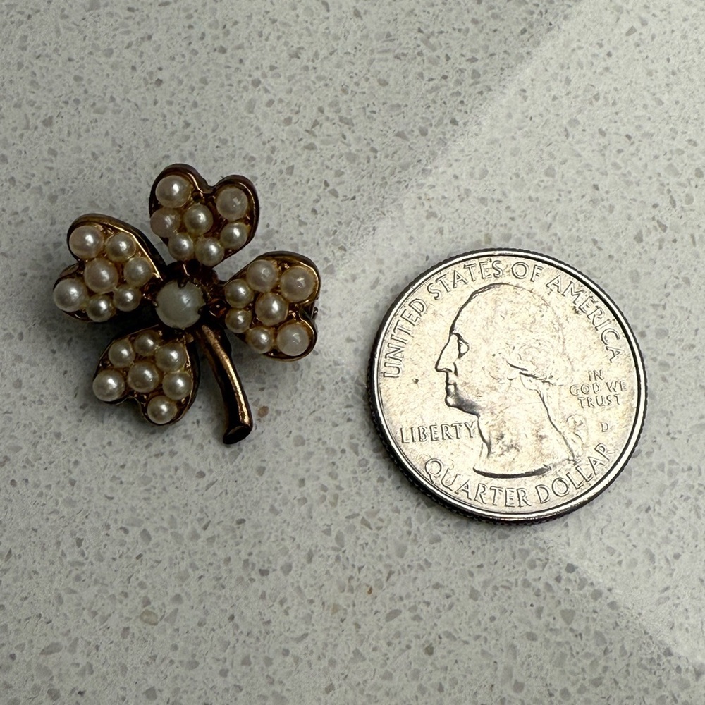 Vintage Four Leaf Clover Brooch Pin Gold Tone Faux Pearls - Picture 8 of 8
